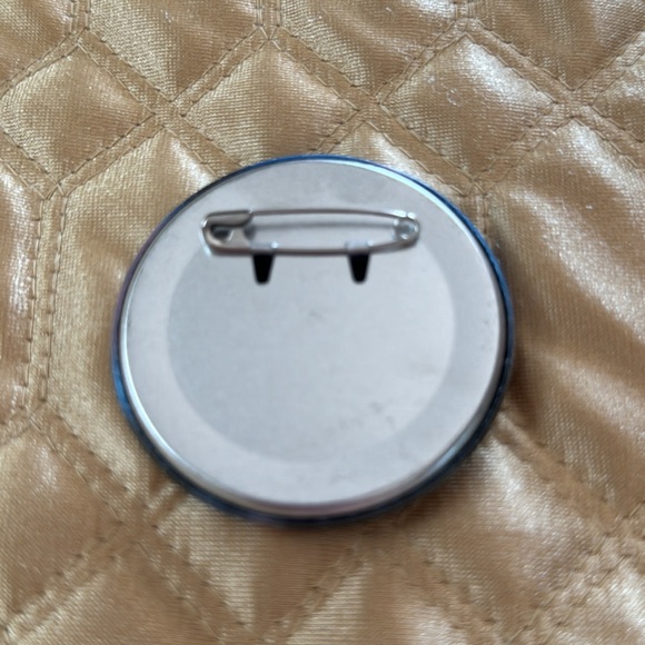 Trump brooch assassination batch hero MAGA 2024 Patriotic jewelry - Picture 5 of 5